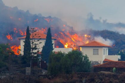 Vulcao entra em erupcao nas ilhas canarias